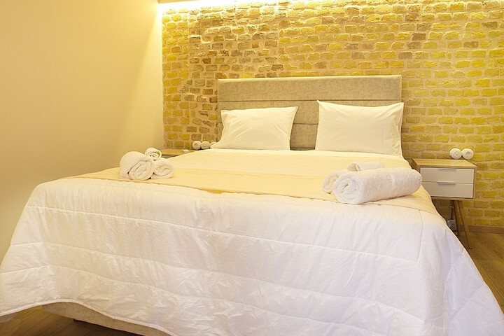 Room 5 of 18