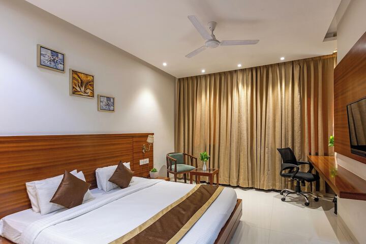 Room 4 of 15