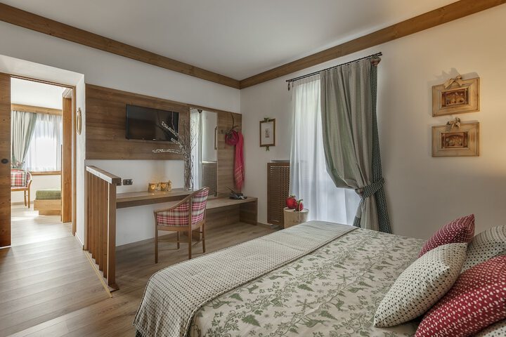 Room 5 of 212