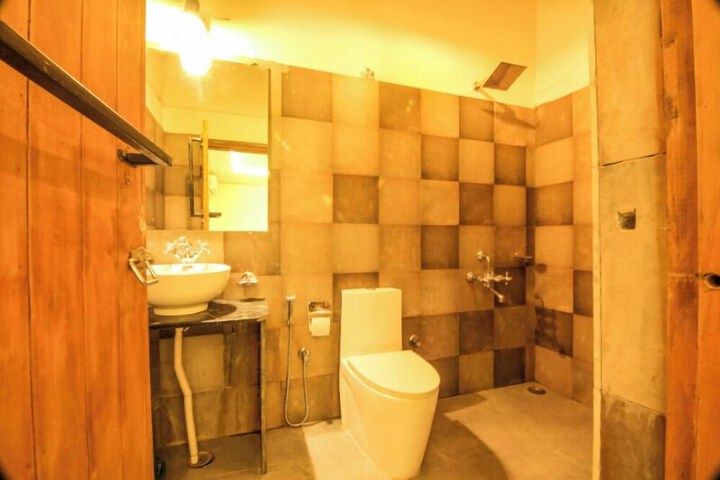 Room 35 of 66