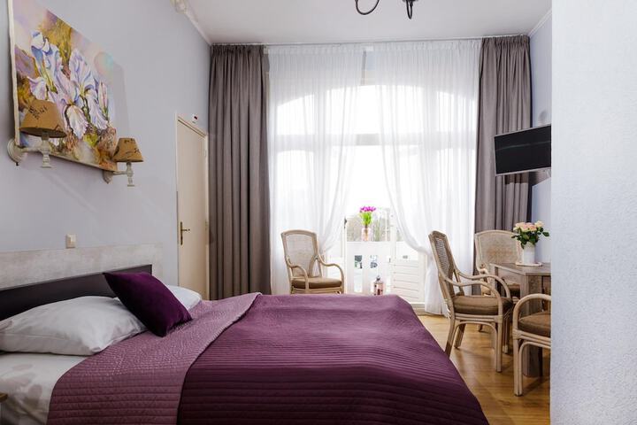 Room 28 of 64