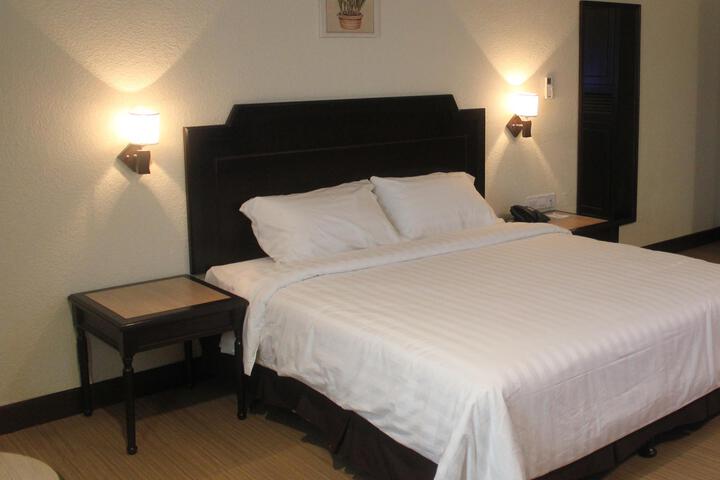 Room 2 of 5