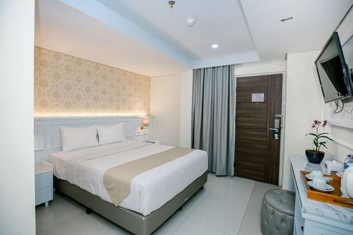 Room 9 of 38