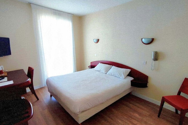 Room 28 of 43