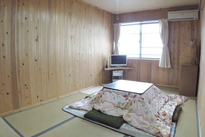Room 9 of 30