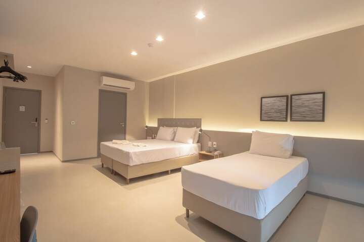 Room 18 of 122