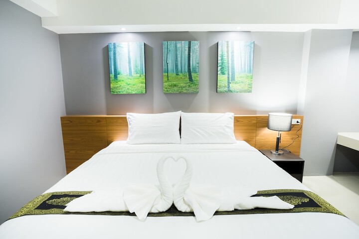 Room 28 of 179