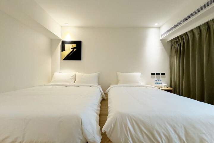 Room 18 of 34