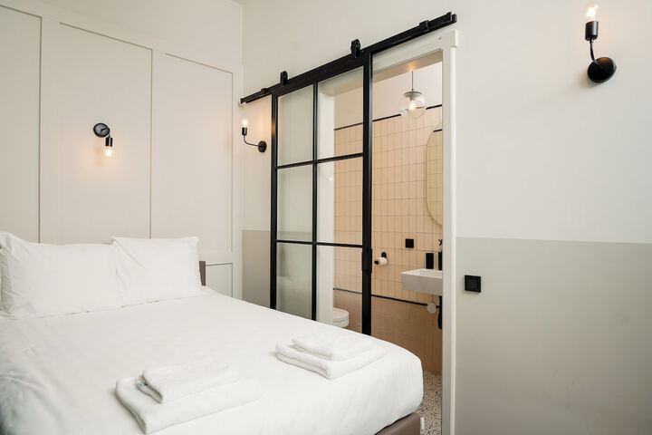 Room 9 of 50
