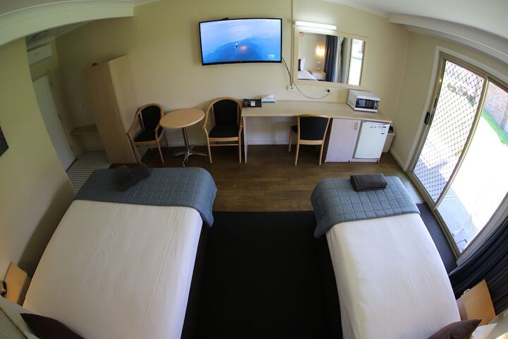 Room 13 of 199