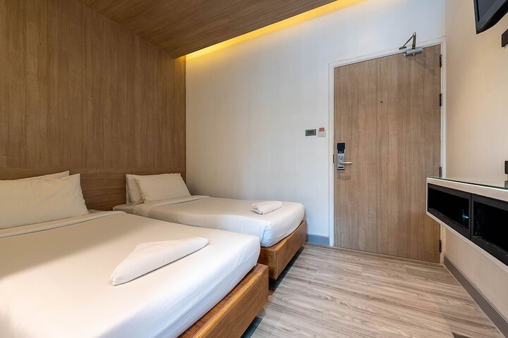 Room 6 of 25