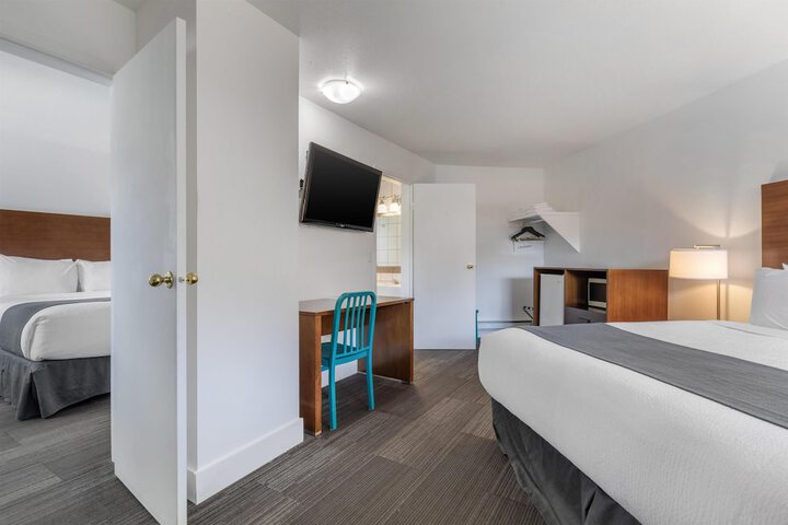 Room 6 of 34