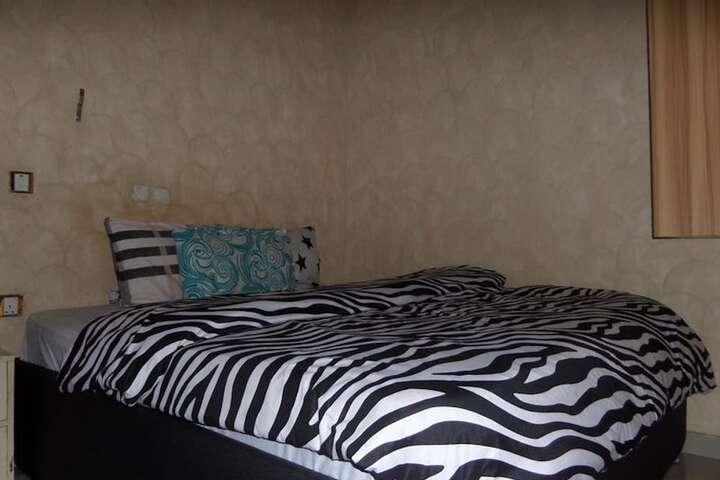 Room 3 of 35