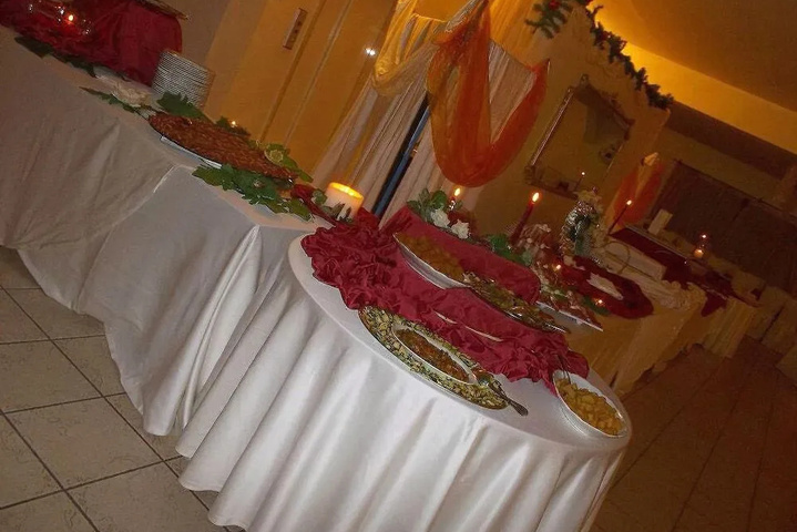 Dining 11 of 13