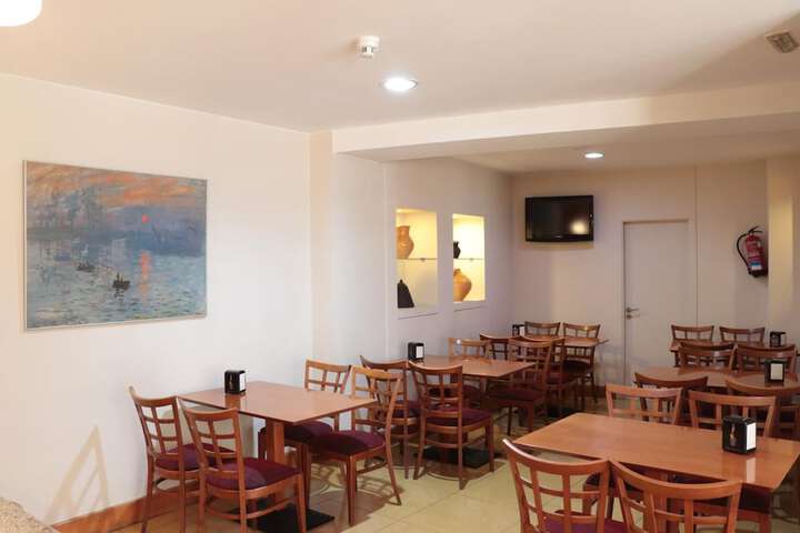 Dining 16 of 21