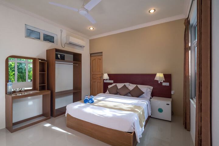 Room 12 of 68