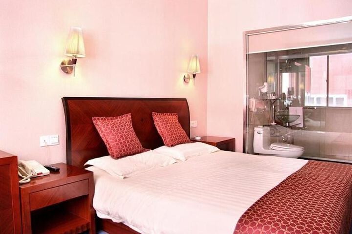 Room 3 of 27
