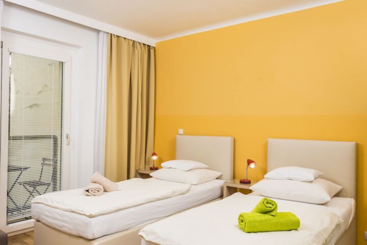 Room 12 of 235