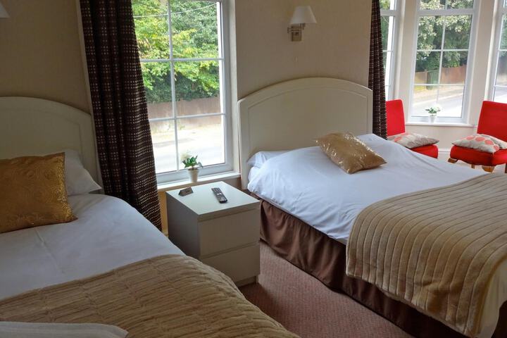 Room 10 of 32