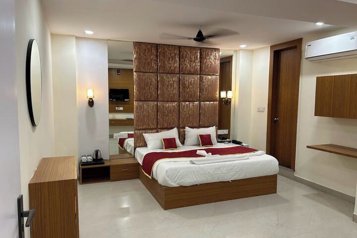 Room 8 of 14
