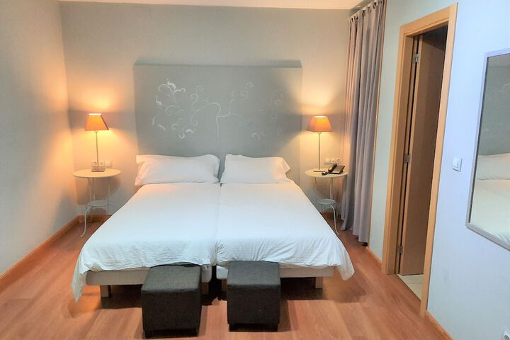 Room 9 of 38