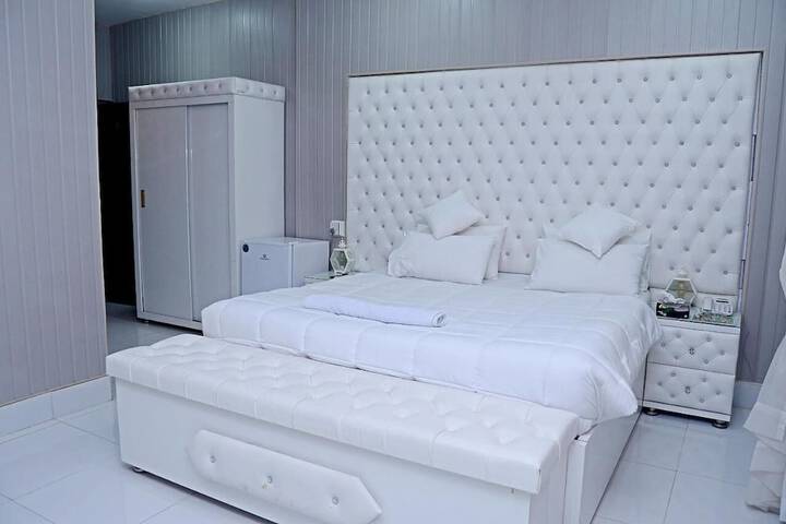 Room 8 of 43