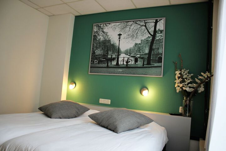 Room 14 of 33
