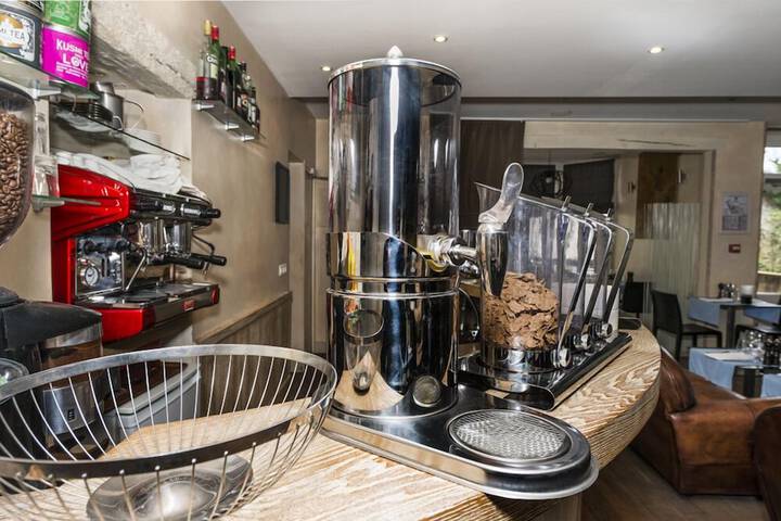 Breakfast/Coffee Service 17 of 32