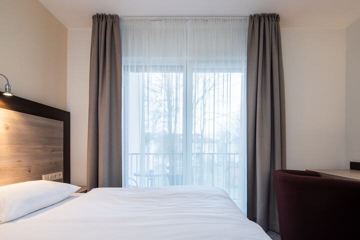 Room 9 of 50