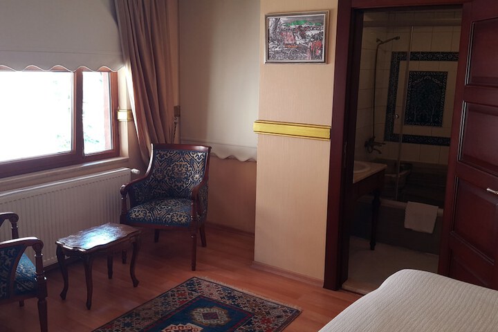 Room 36 of 77