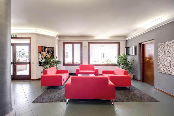 Entrance & Lobby