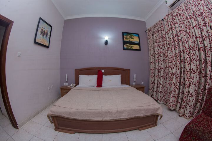 Room 10 of 37