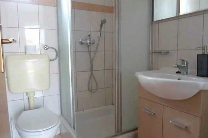 Room 8 of 21
