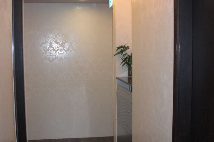 Ballroom/Hall 27 of 30