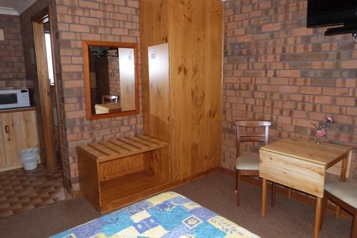 Room 17 of 35