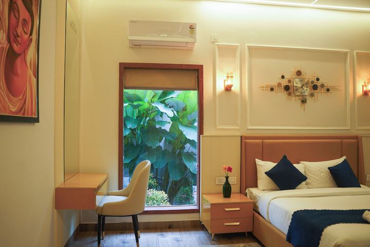 Room 8 of 36