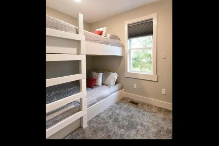 Room 2 of 10