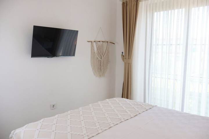 Room 40 of 141