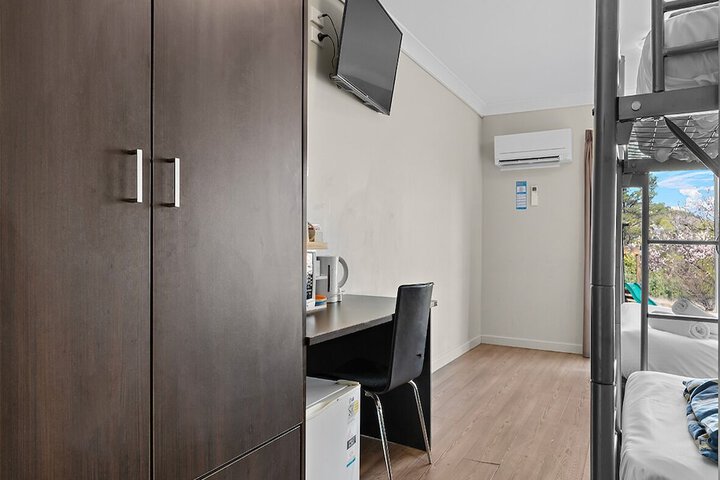 Room 27 of 110