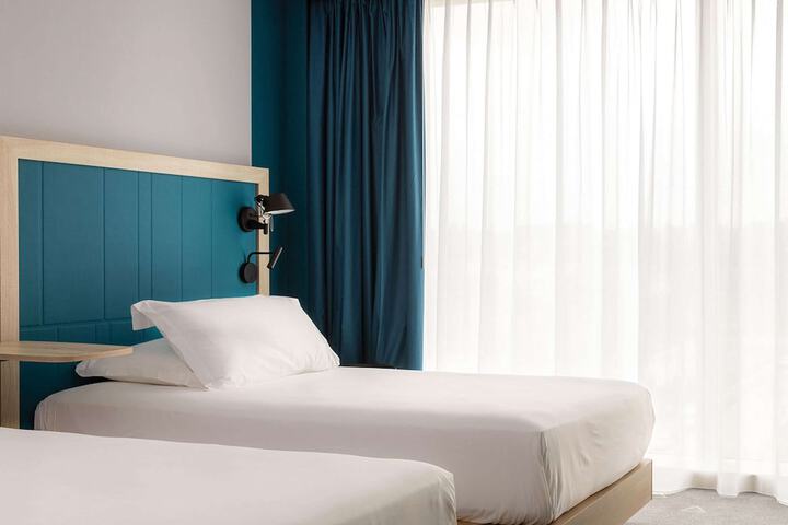 Room 8 of 34