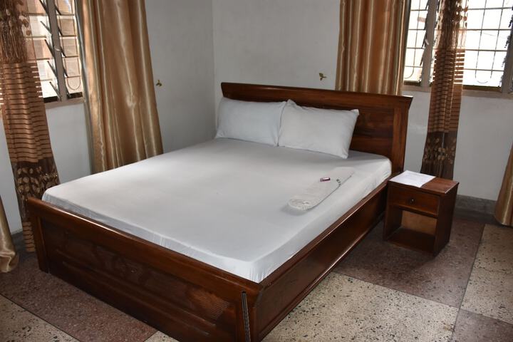 Room 8 of 10