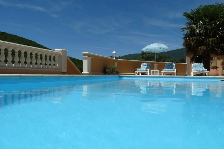 Pool 10 of 13
