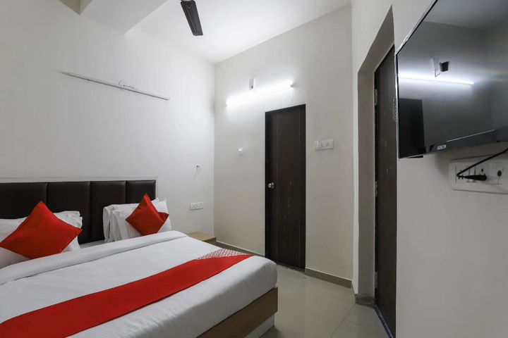 Room 2 of 3
