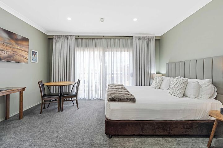 Room 27 of 77