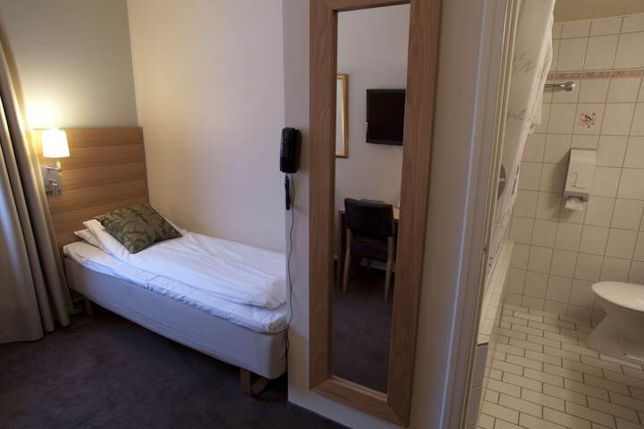 Room 9 of 46