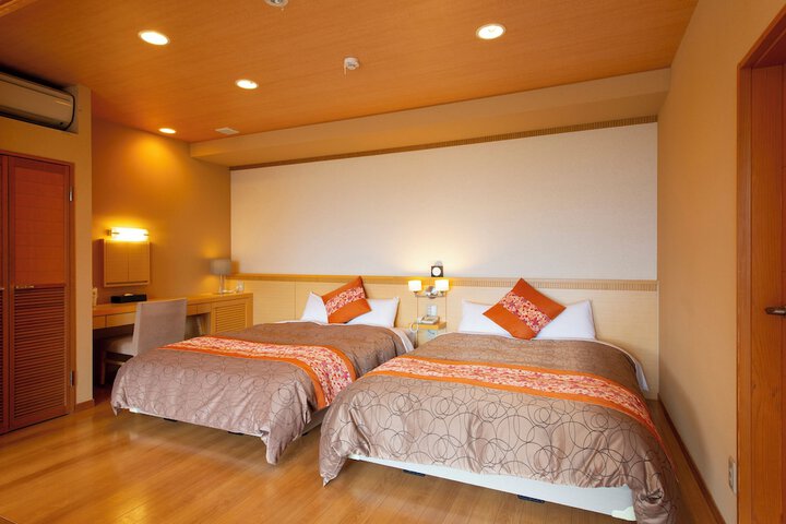 Room 19 of 111