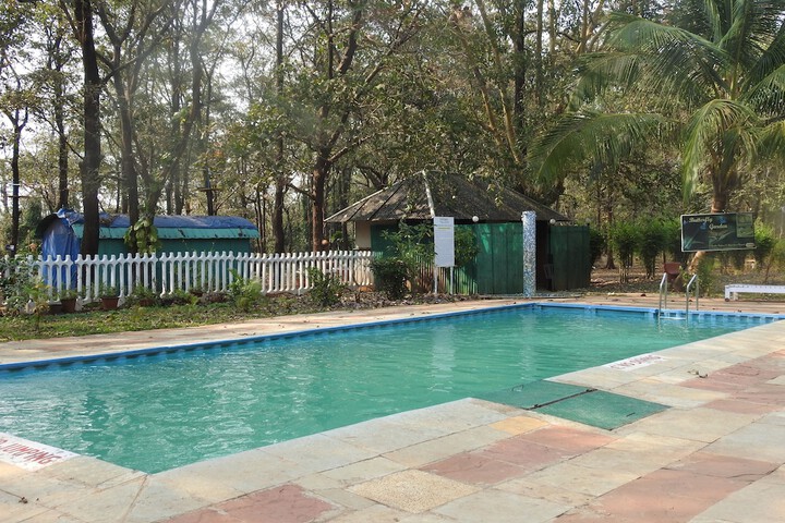 Hotel Pool