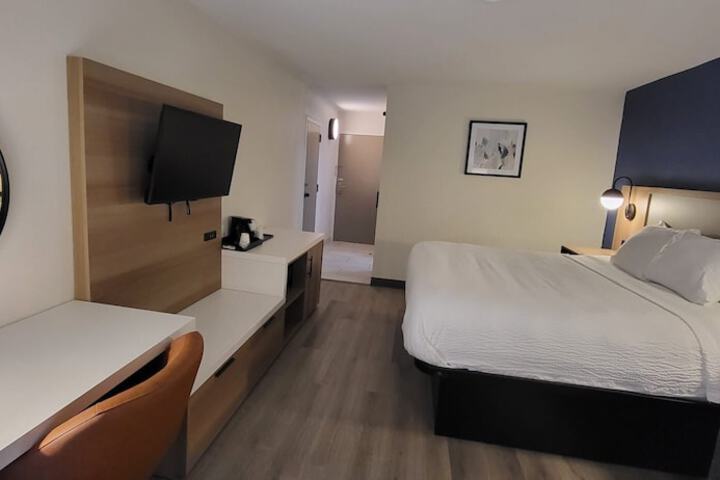 Room 13 of 27