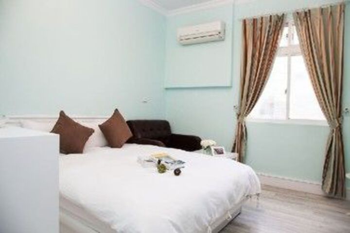 Room 10 of 31