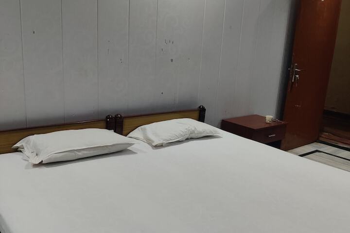 Room 17 of 30
